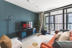 Stunning Premium 2 Bed Flat with Great Views - Rooftop on Top Floor