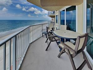 Shores Club 806