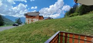 Appartements Charmant F2 avec terrasse, un coin de paradis esprit montagnard : photos des chambres