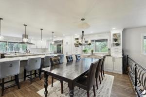 Poolhouse in the Pines