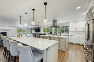 Poolhouse in the Pines