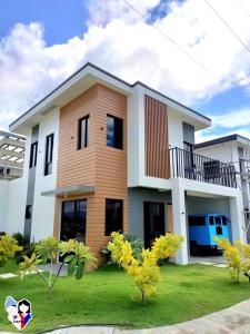 KorPinay House in Mactan with Pool