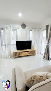 KorPinay House in Mactan with Pool