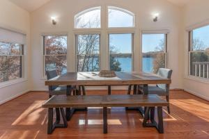 Private Dock Lake Views & Outdoor Fun