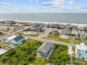 2min Walk to Beach Local Cafes and Shops New Build