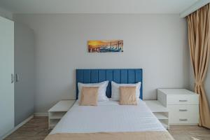 BlueSky Prima Premium Central Apartment