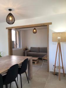 Maisons de vacances Gite 4 pers en Provence avec piscine partagee avec 2nd gite - 4 pers house in Provence with swimming pool to be shared with a 2nd house : photos des chambres