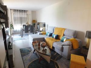 Bonito apartamento de 2 habitaciones en Roses con estacionamiento, aire acondicionado, cerca del centro y de la playa - ES-204-46