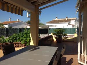Casa con Piscina, AA, BBQ, WiFi y Garaje en Sant Pere Pescador - ES-89-76