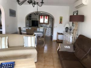 Casa con Piscina, AA, BBQ, WiFi y Garaje en Sant Pere Pescador - ES-89-76