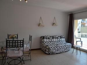 Apartamento económico cerca de la playa, con terraza y parking en LEstartit - ES-323-48