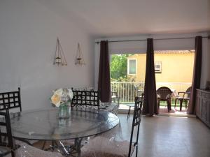 Apartamento económico cerca de la playa, con terraza y parking en LEstartit - ES-323-48