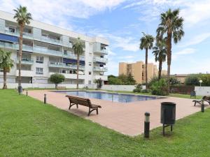 Alquiler Apartamento en Residencial Porto Marina,Roses, para los amantes de la bicicleta, el running, los paseos, el sol y el relax junto a la piscina, un entorno de parques naturales, playas y ambiente vacacional - ES-366-1