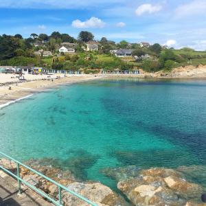 Shorebird central apartment, sea views & parking