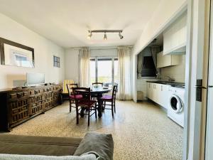 Apartamento frente al mar con terraza y parking privado en Roses - ES-258-37