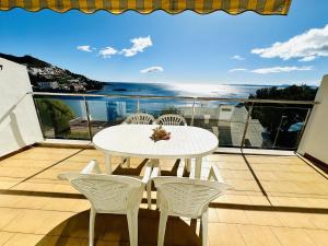 MIRADOR II. Vistas al mar y terraza para 2 en Roses - ES-258-123