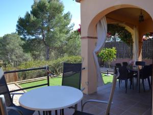 Casa acogedora con jardín y piscina en zona tranquila cerca de la playa en LEstartit - ES-323-16