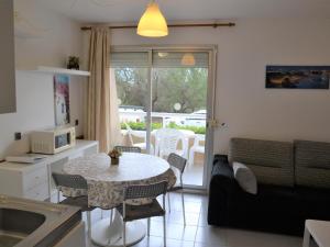Apartamento acogedor en la playa con acceso directo al mar y piscina en LEstartit - ES-323-22