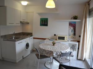 Apartamento acogedor en la playa con acceso directo al mar y piscina en LEstartit - ES-323-22