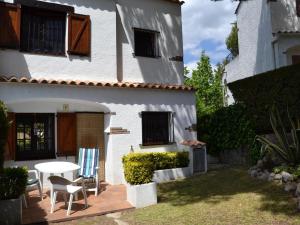 Casa Vacacional Tranquila con Piscina, Jardín y Cerca de la Playa en LEstartit - ES-323-29