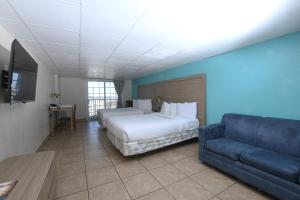 Paradise Suite room in Paradise Plaza Inn