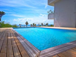 Single Room with Private Bathroom