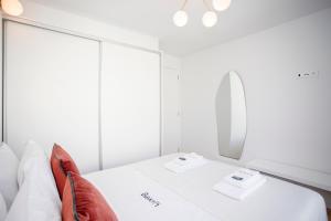 Liiiving in Porto-Modern & Glam Rooftop Apartment
