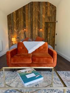 Luxury Spa Cabin with Outdoor Bath, Sauna & Fireplace