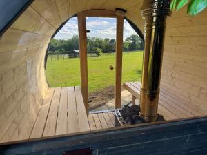 Luxury Spa Cabin with Outdoor Bath, Sauna & Fireplace