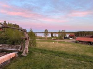 Hildas Hus with river view and spa