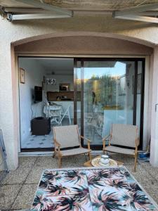 Studio with terrace in the center with AC