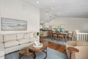 Newly Built Luxury Home Near Beach with Pool and Spa