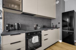 Ochota Apt - Parking, Balcony, AC - by Rentujemy