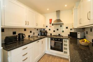 Stylish 3 Bed New Town Apartment - Traquair
