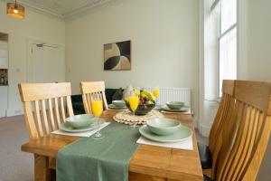 Stylish 3 Bed New Town Apartment - Traquair