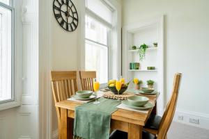 Stylish 3 Bed New Town Apartment - Traquair