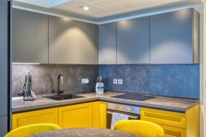 Luxury 1-Bedroom Residence at Mercury Suites