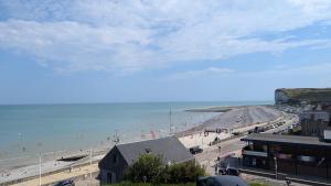 Appartements Beautiful beachfront apartment, 180d sea and cliff view : photos des chambres