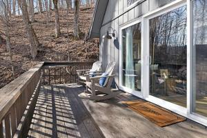 Chalet Getaway, Hot Tub, Pet Friendly!
