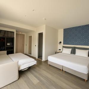Deluxe Room with City View room in Athens coast hotel