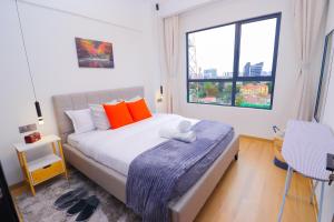 1BR Marina Bay Westlands with rooftop pool, gym & city views