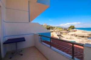 Family Room with Balcony room in Hotel Artur
