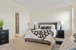 Family Friendly - Private - Spacious - Modern - Pool