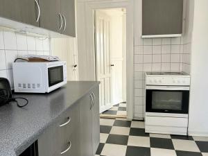 Central and Spacious Apartment for 4