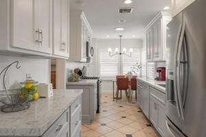 Refreshing Escape- Hot Tub- Games- Sleeps 10