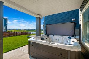 The Ultimate Getaway with Central AC, 3 King Beds, Hot Tub, Pool Table and More