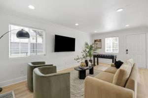 Modern Elegance- Big Group - Games - Sleeps 10