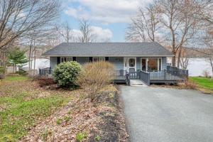 The Tranquil lake-house at Fletchers Lake