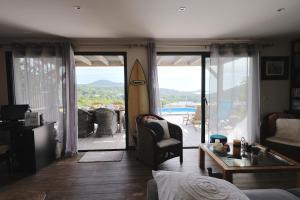 Villas Vue mer et detente villa elegante avec piscine : photos des chambres