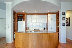 Windows on Wellington